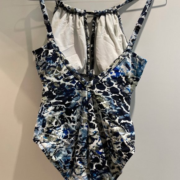 One piece Swimsuit Magicsuit - Picture 2 of 4